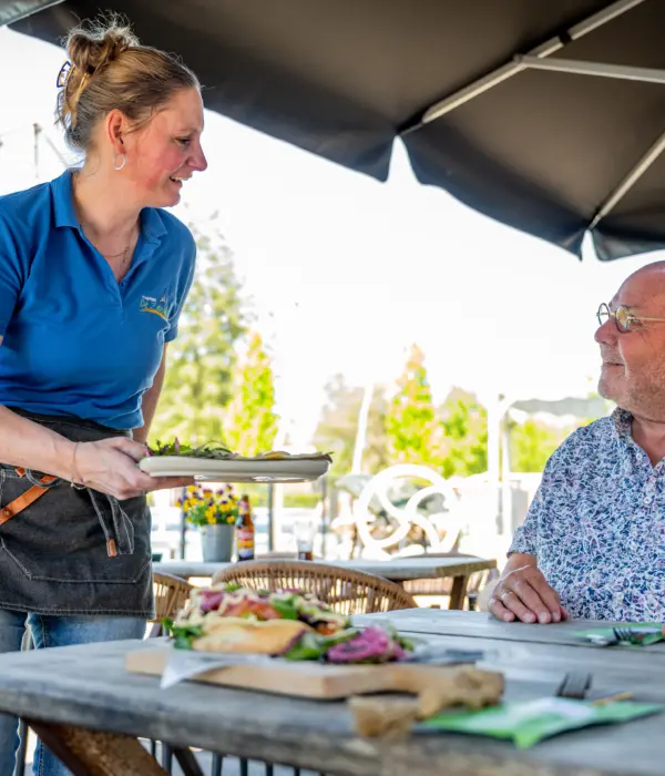 Bediening eten terras
