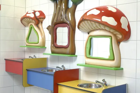 Kinder sanitair wasbakjes