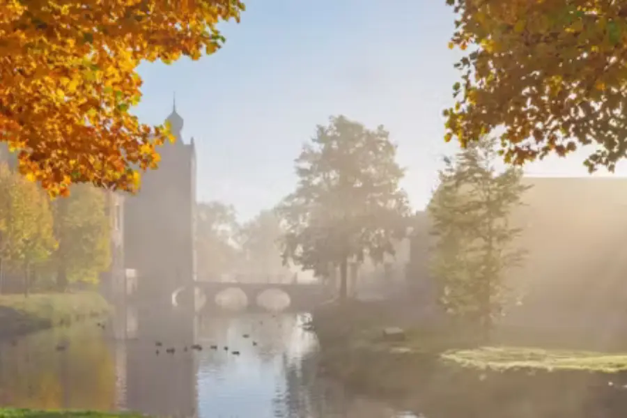 Cannenburch kasteel herfst in park