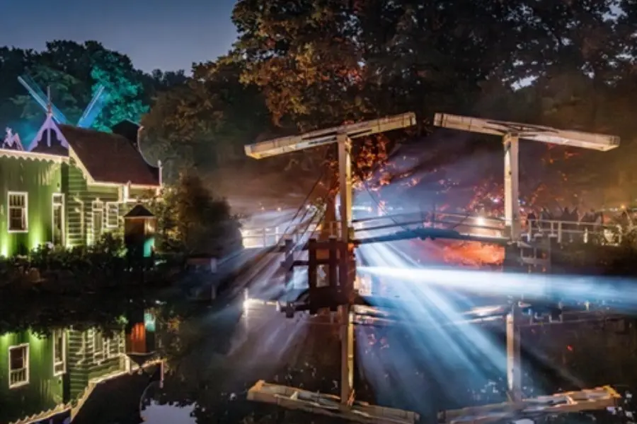 Uitgelicht lichtjeswandeling Openluchtmuseum Arnhem