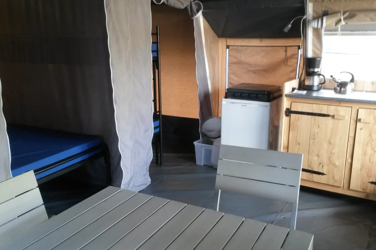 20160503 153128 vlodge tent