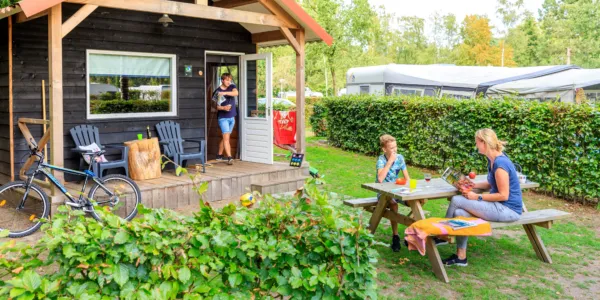 Camping de Zandhegge Veluwse Trekkershut buitenkant