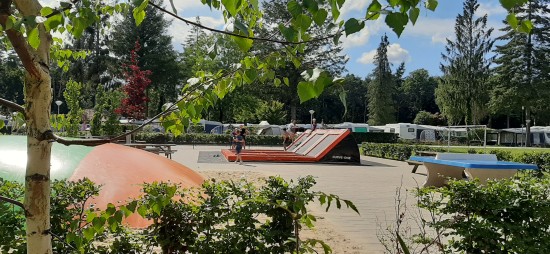 Speelplein - trampolines uitzicht kinderchalet
